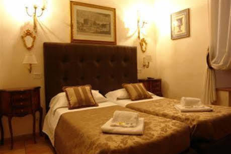 Piazza Navona Hotel